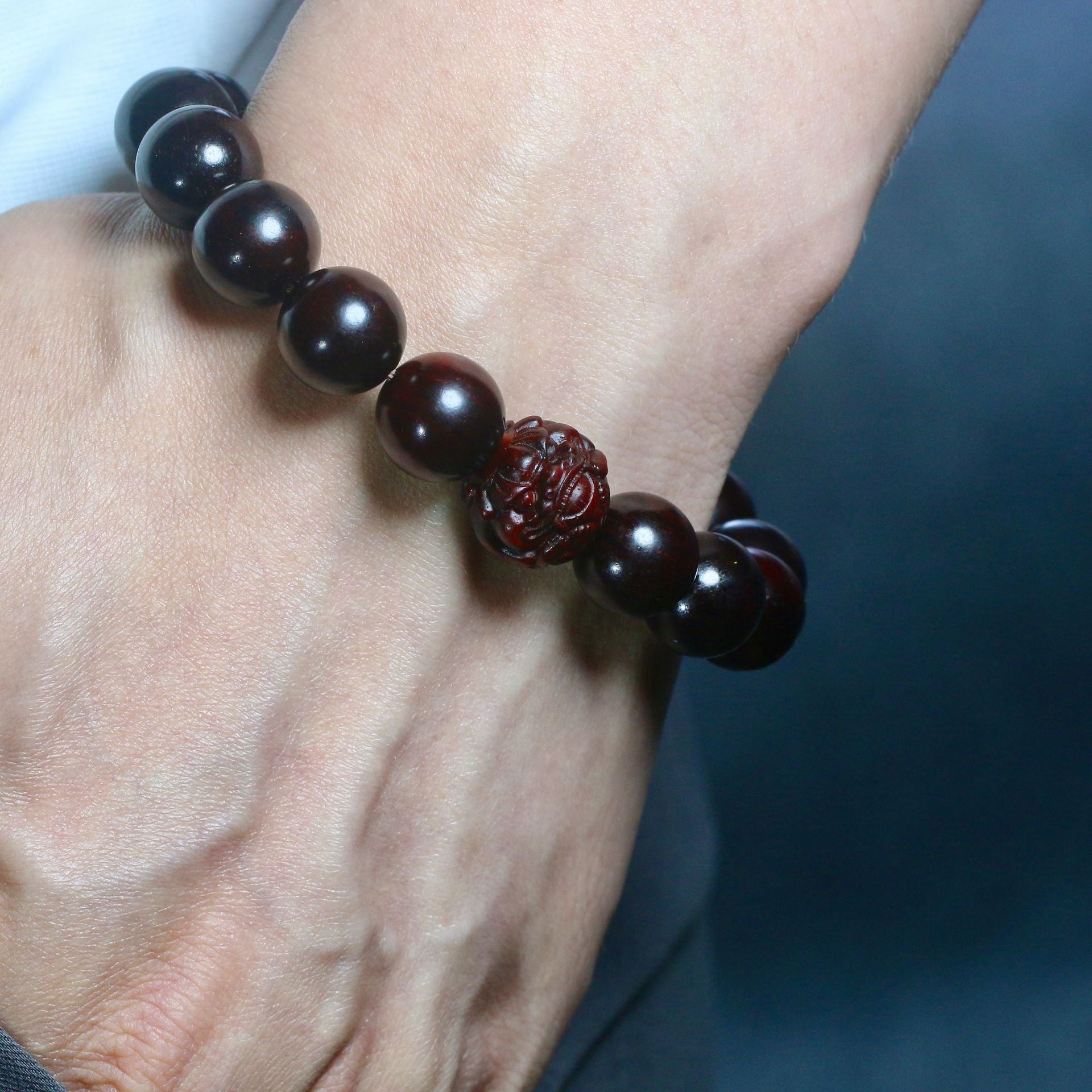 Small Leaf Red Sandalwood Pixiu Bracelet 16 Beads and 1 Pixiu